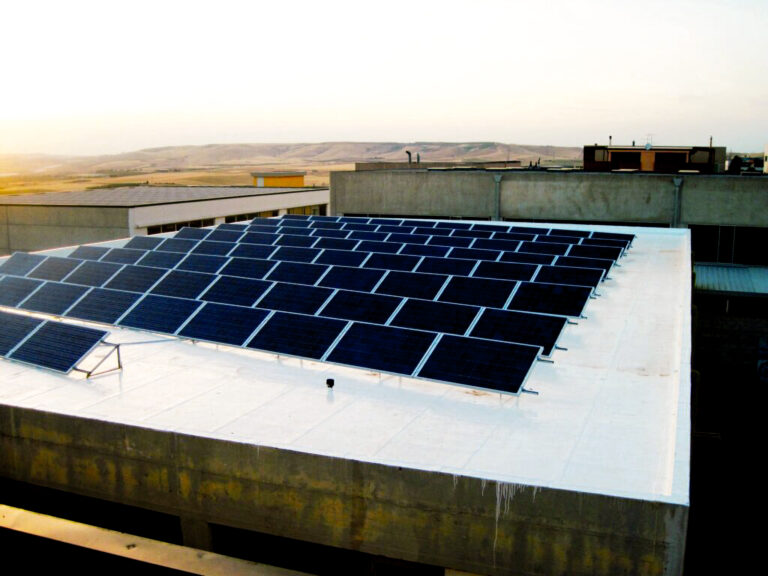 coolroof met zonnepanelen